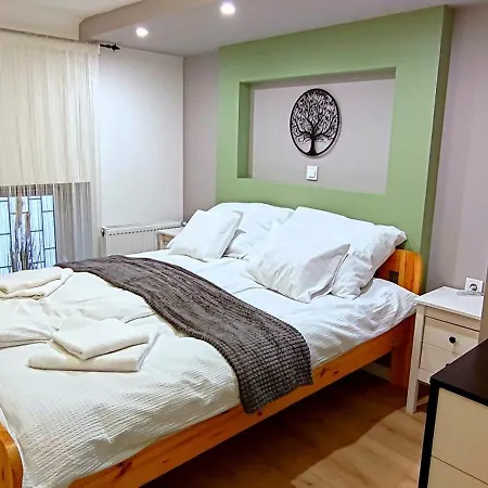 Alexander Guestrooms Apartmán *