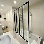 Alexander Guestrooms *