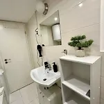 Alexander Guestrooms *