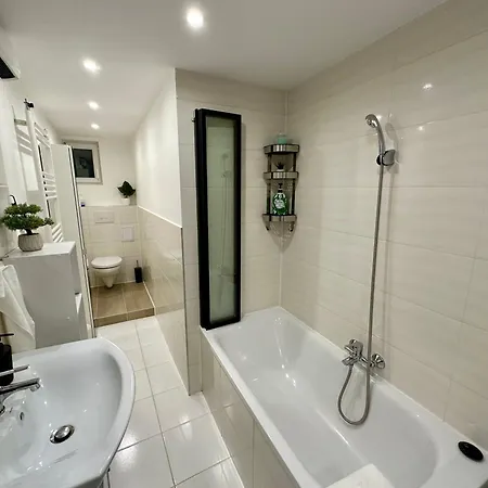 Alexander Guestrooms *