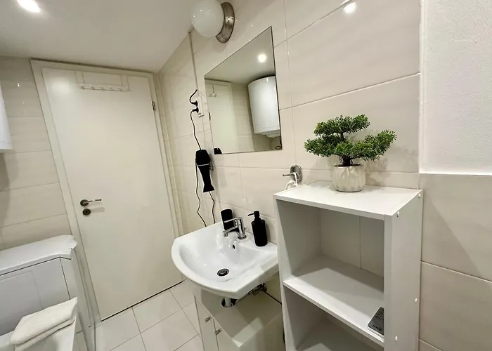 Alexander Guestrooms *